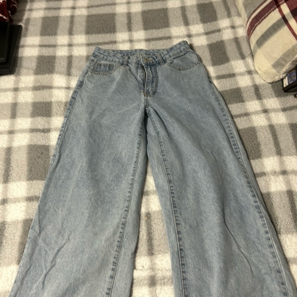 Light wash wide leg jeans in a size 4(s)